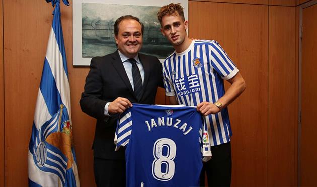 Аднан Янузай (справа), realsociedad.com