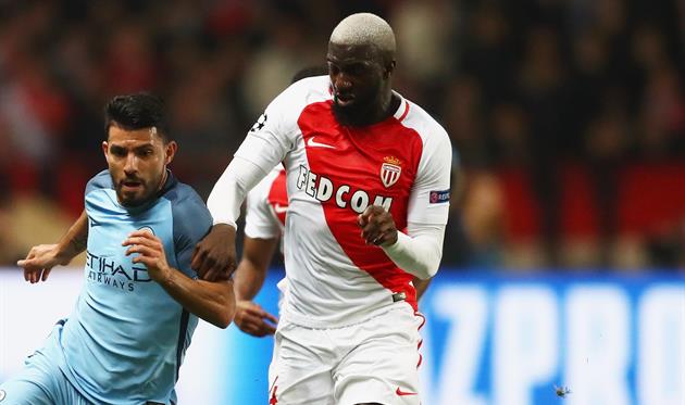 Бакайоко (справа) против Агуэро, getty images