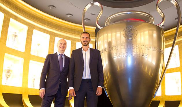 Леонардо Бонуччи (справа), acmilan.com