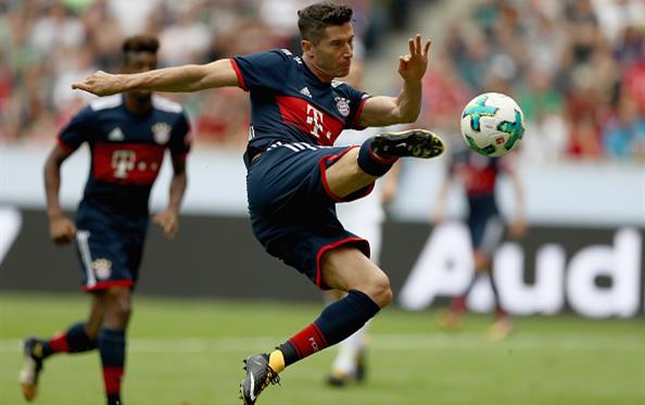 Левандовски начал предсезонку с красивого гола, Getty Images