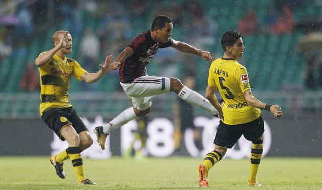 Карлос Бакка наносит единственный результативный удар своей команды, twitter.com/acmilan  