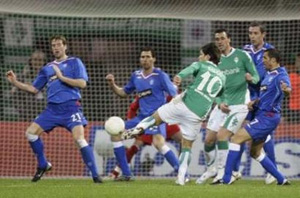 Диего забивает, Reuters