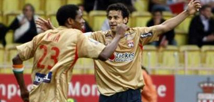 Лион уже примеряет золотые футболки, фото Reuters