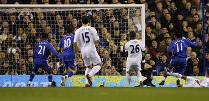 Дрогба открывает счет, AFP