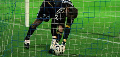 Горяинов в матче первого круга тоже пропустил. Но меньше, fckharkov.com.ua