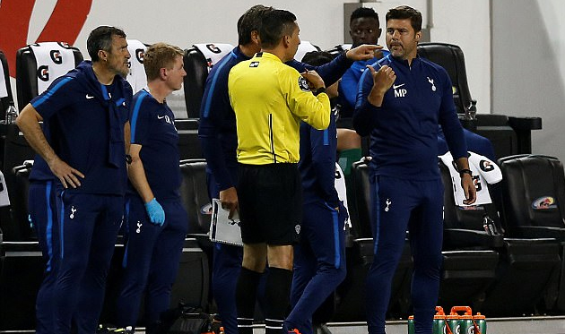 Почеттино отказался покинуть поле после удаления