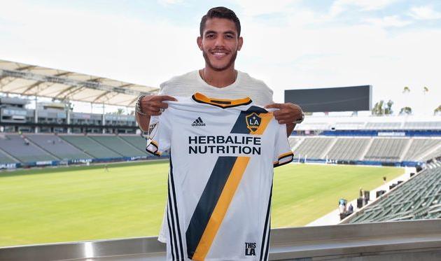 Джонатан дос Сантос, твиттер Гэлакси