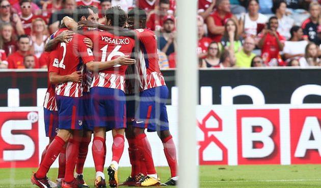 игроки атлетико празднуют взятие ворот, twitter.com/atletienglish