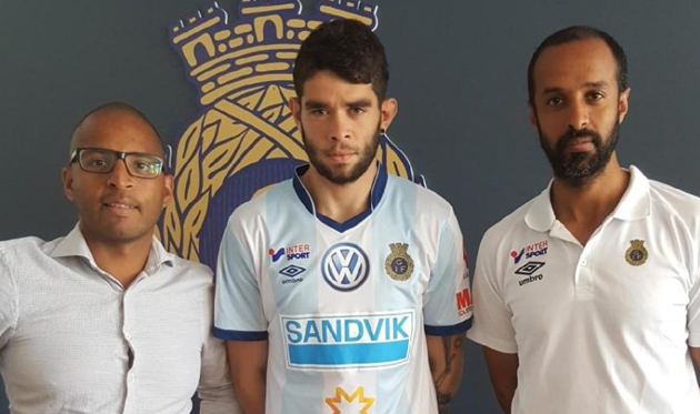 Игорь Жураховский (в центре), gefleiffotboll.se