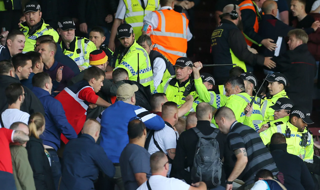 Полиции пришлось вмешаться, Telegraph