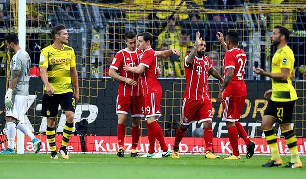 игроки баварии празднуют взятие ворот, getty images