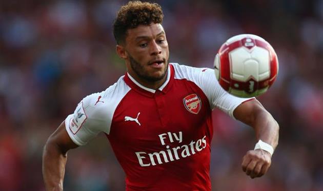 Челси сделал предложение по Окслейд-Чемберлейну