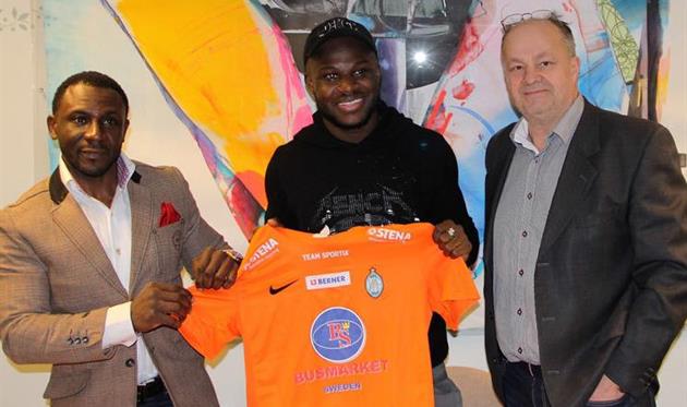 Аутсайдер чемпионата Швеции расстался с экс-игроком Арсенала