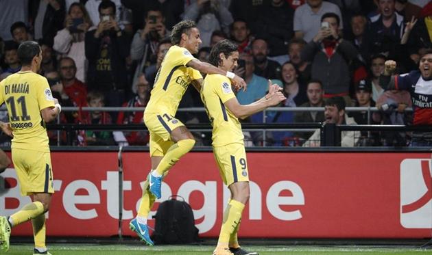 Лига 1. ПСЖ разгромил Генгам