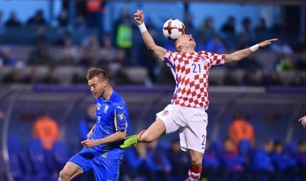 Домагой Вида (справа) против Андрея Ярмоленко, Tportal