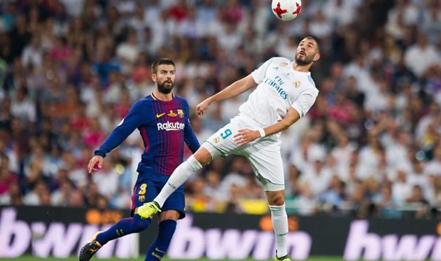 Пике (слева) против Карима Бензема, Getty Images