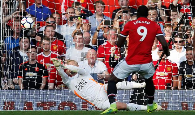 Лукаку не сумел реализовать пенальти в матче с Лестером