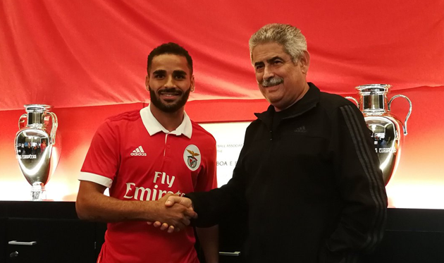 Дуглас, twitter.com/slbenfica