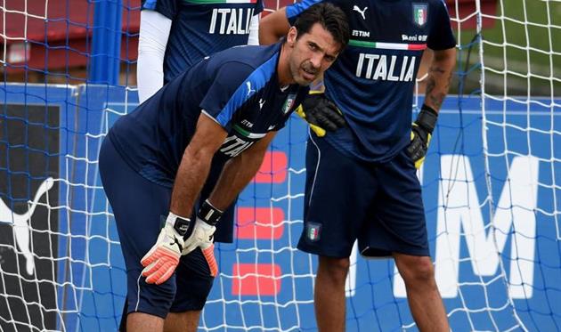 Буффон играет в 170-м матче за сборную Италии