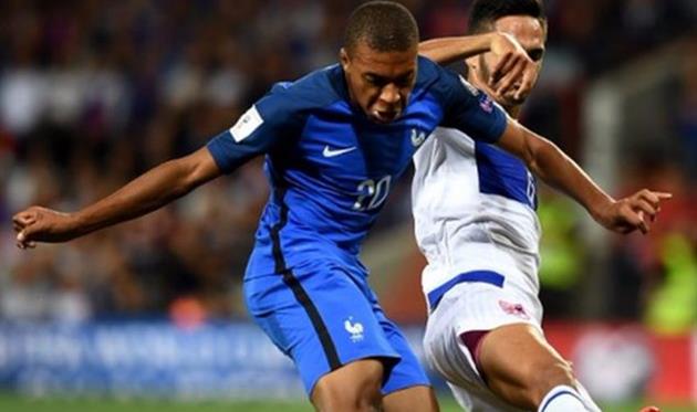 мбаппе в борьбе против филиппса, twitter.com/equipedefrance