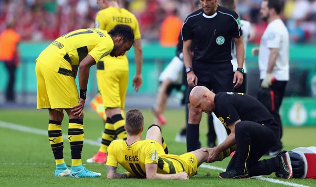 МАРКО РОЙС (на газоне), GETTY IMAGES