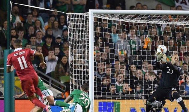Александар Коларов прошивает голкипера ирландцев