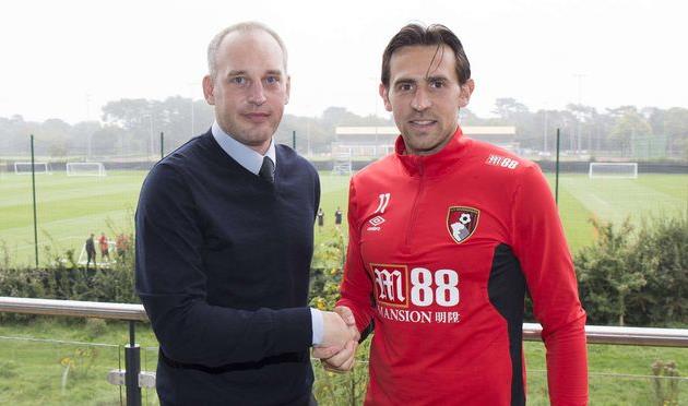 Чарли Дэниэлс (справа), фк борнмут