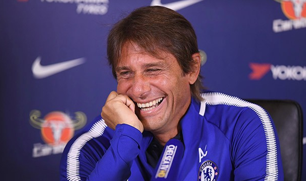 Антонио Конте (смеется), chelseafc.com