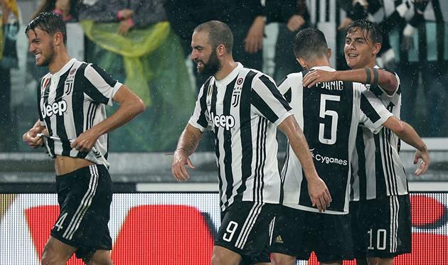 Ювентус празднует забитый мяч, getty images