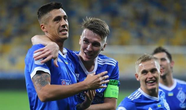 Капитан Сидорчук поздравляет Хачериди с голом, ФК Динамо