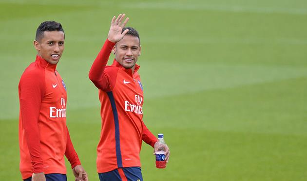 Маркиньос учит Неймара говорить 