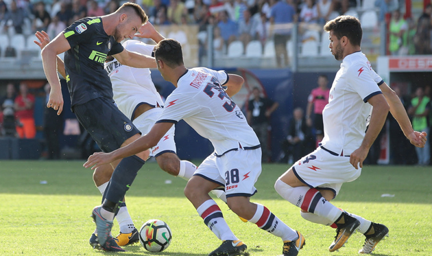 Милан Шкриниар открыл счет в матче против Кротоне, inter.it