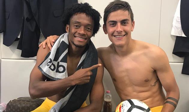Хуан Куадрадо (слева) и Пауло Дибала, twitter.com/juventusfcen
