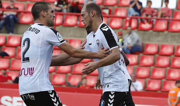 Роман Зозуля в окружении партнеров по команде, ФК Альбасете