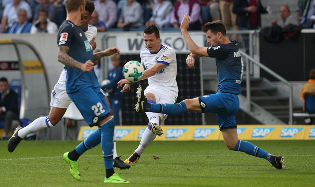 Евгений Коноплянка упустил возможность сравнять счет, twitter.com/s04