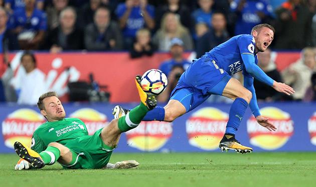 Джейми Варди зарабатывает пенальти, который не забьет, premierleague.com