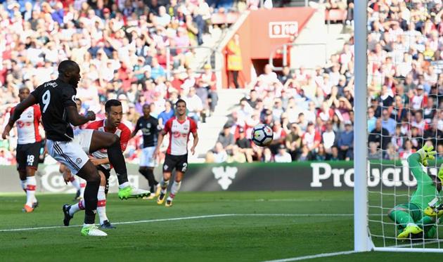 Ромелу Лукаку забивает Саутгемптону, Getty Images