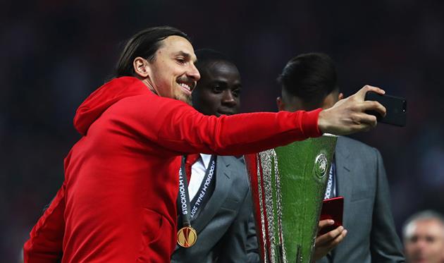 Златан решил увековечить свое величие на селфи, getty images