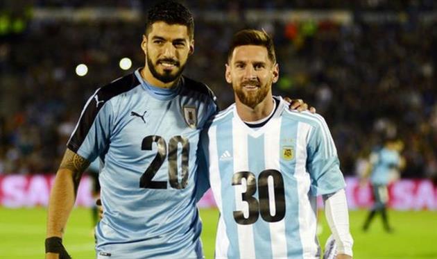Луис Суарес (Уругвай) и Лионель Месси (Аргентина)