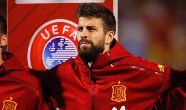 Пике перед матчем с Албанией