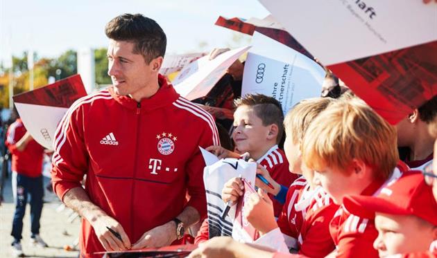 Левандовски на презентации новых Ауди, getty images