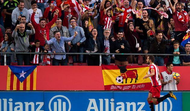 кристиан стуани отмечает забитый гол, getty images