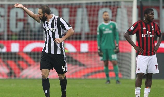 Гонсало Игуаин (№9) похоронил Милан, Getty Images