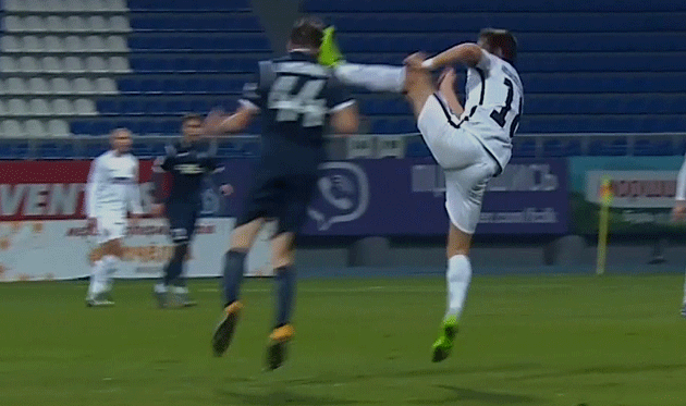 Андриевский влетел ногой в голову сопернику