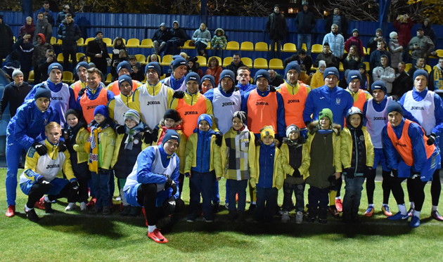 Сборная Украины с маленькими болельщиками, ФФУ