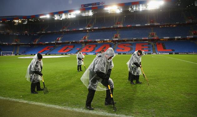 Работники стадиона, Фото: twitter.com/BBCSport