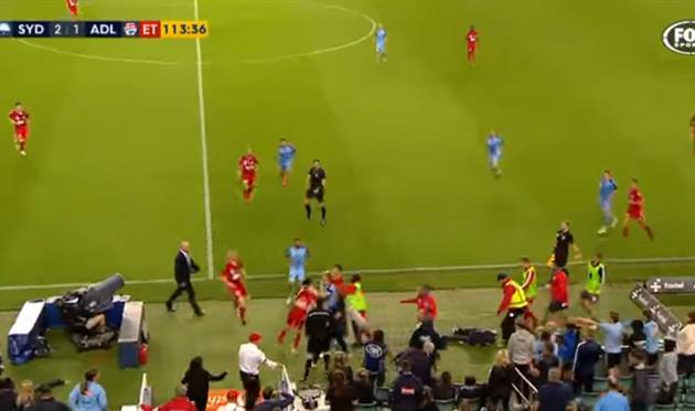 Потасовка в матче, фото: Скриншот