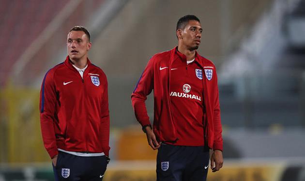 Фил Джонс и Крис Смоллинг в сборной Англии, getty images