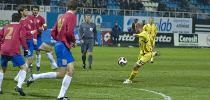 Назаренко забивает второй гол, фото Ильи Хохлова, специально для Football.ua