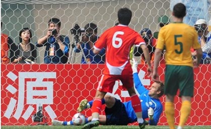 Шварцер отражает пенальти, фото fifa.com